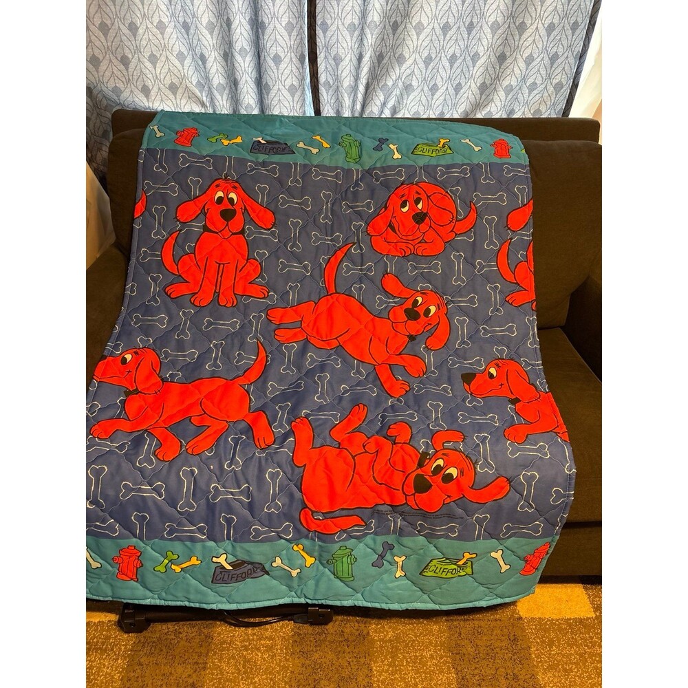 Dan River vtg USA made Clifford big red dog toddler quilt comforter blanket Y2K